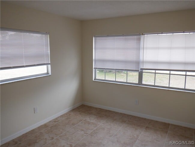 Building Photo - 923 E Turner Camp Rd
