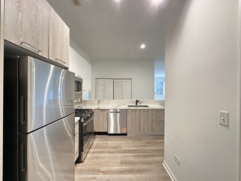 Building Photo - 2550 S Wabash Ave