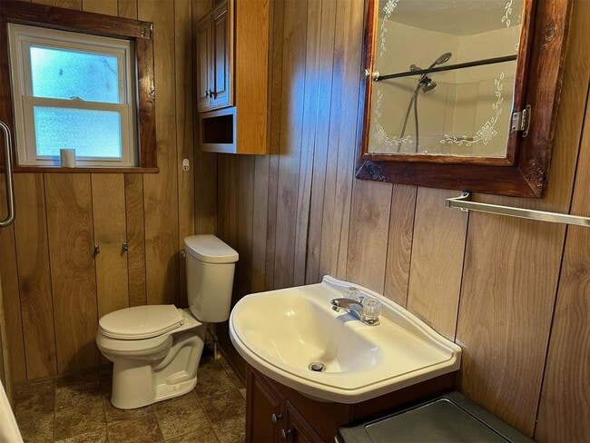 Building Photo - 1424 S Academy Rd