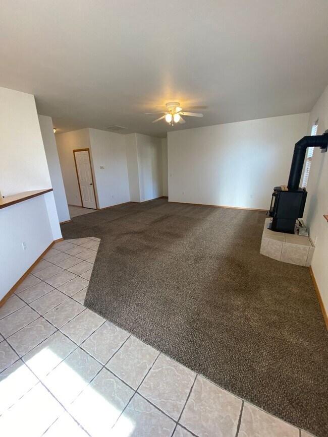 Building Photo - April Rent FREE - Triple Car Garage