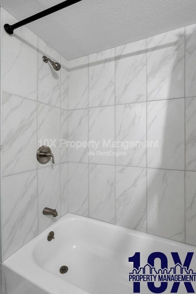 Building Photo - 2767 Hiawatha St