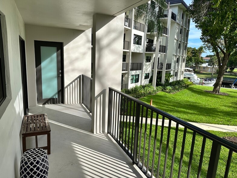 Building Photo - 900 River Reach Dr