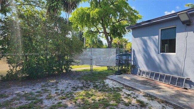 Building Photo - 205 NW 128th St