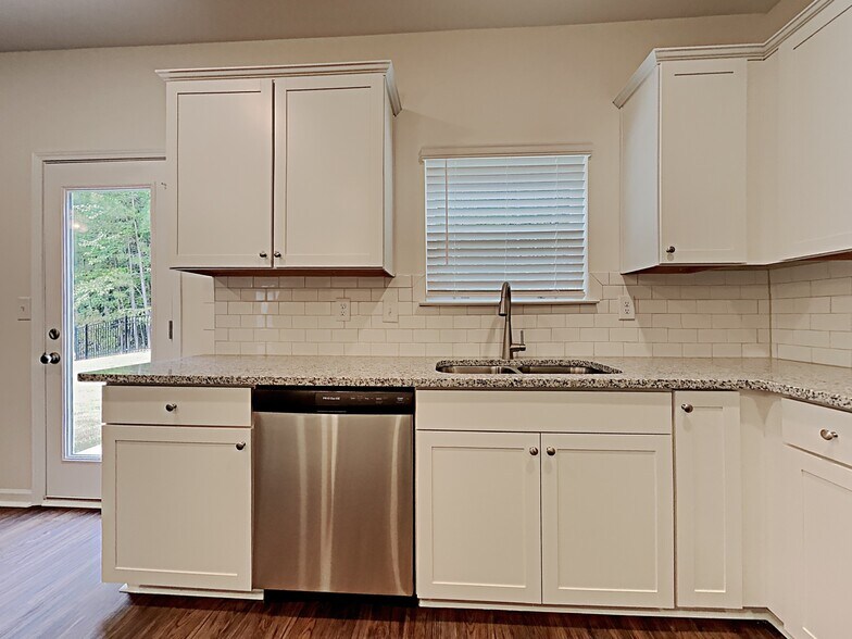Building Photo - 249 Camp dr