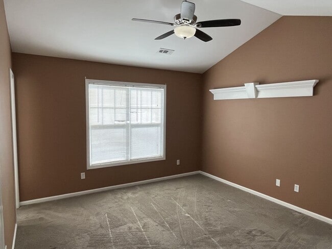Building Photo - 3 Bedroom Corner Lot home with Great Backy...