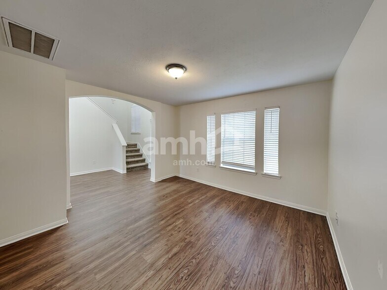 Building Photo - 16807 Pheasant Creek Ct
