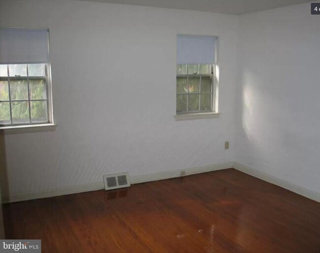 Building Photo - 20 St Albans Ave
