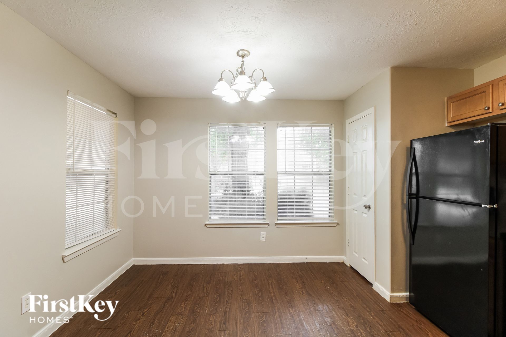 Building Photo - 6402 Mountain Pines Ln