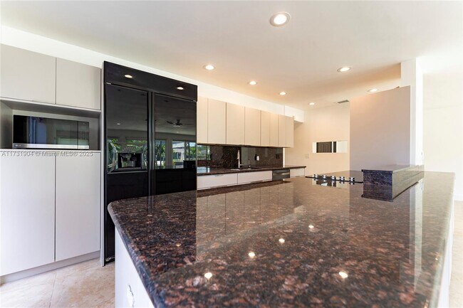 Building Photo - 636 Hibiscus Dr