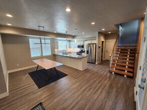 Building Photo - Gorgeous 4 Bedroom Home in Ogden