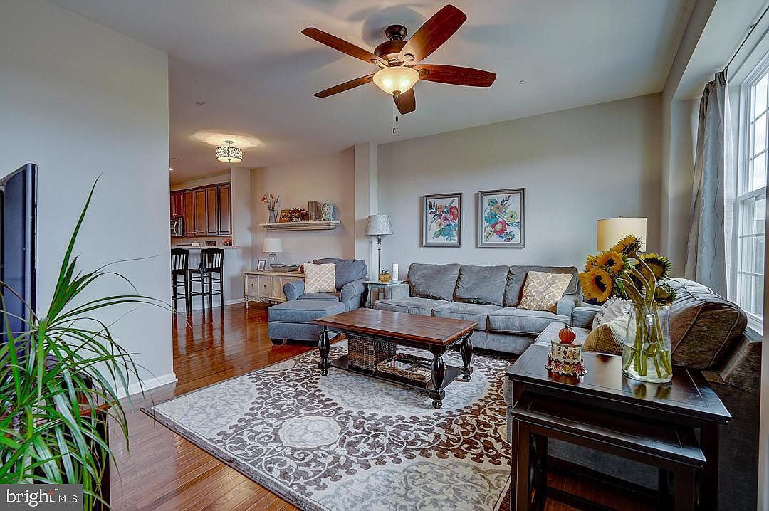 Building Photo - 476 N Palace Dr