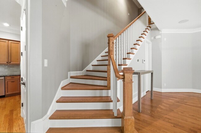 Building Photo - 520 Iverson Way
