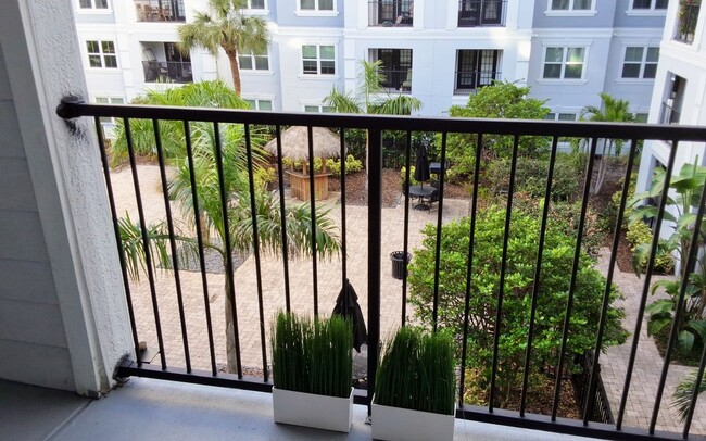 Building Photo - Beautiful 1/1 Pool View Condo x Rent @ The...