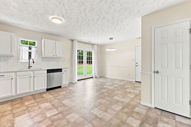 Building Photo - 4906 Yorkchester Dr