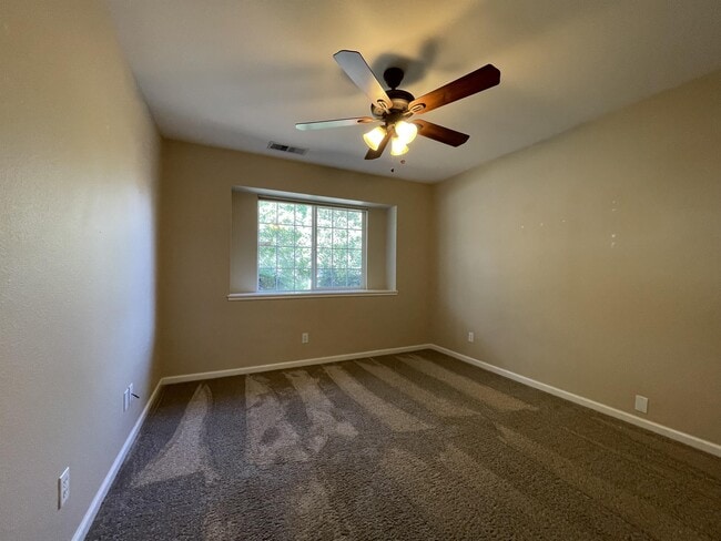 Building Photo - 345 Denali Dr