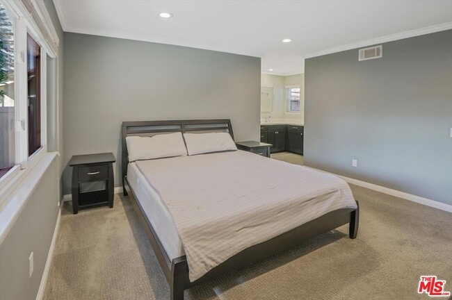 Building Photo - 438 Raindance St