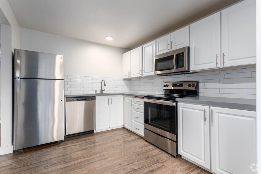 Primary Photo - CityScape: Leasing Specials! Newly Renovat...