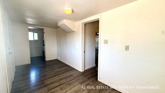 Building Photo - 5547 W Gardenia Ave