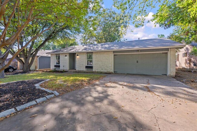 Building Photo - 609 Blackberry Dr