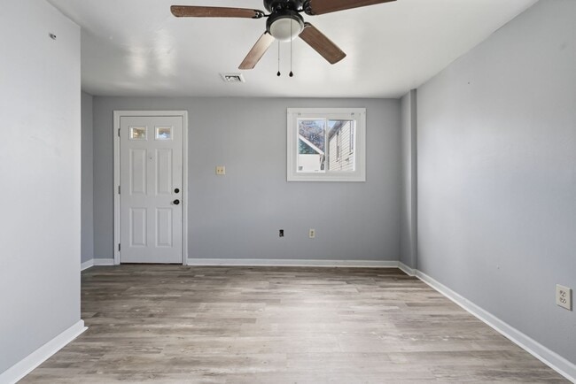 Building Photo - Modern 2 bedroom home in Carnegie available now!