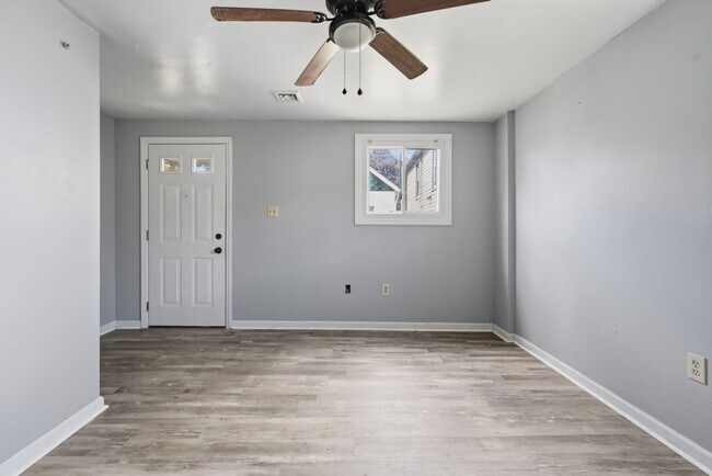Building Photo - Newly Renovated 2 bedroom home in Carnegie available now!