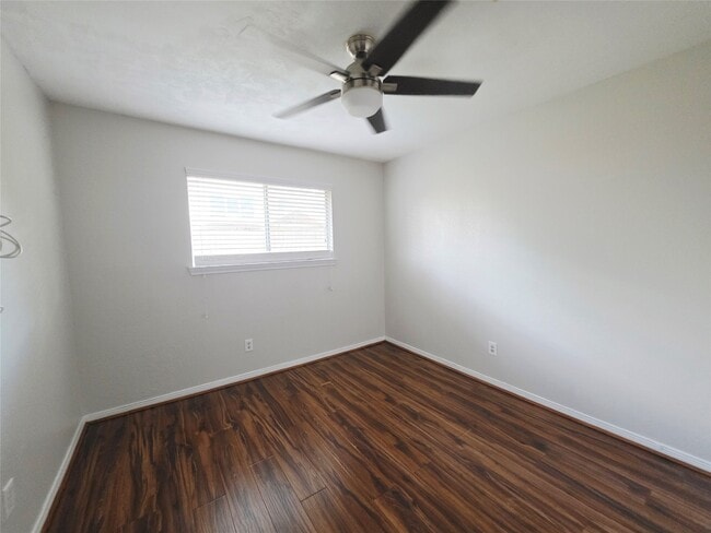 Building Photo - 15330 Oak Terrace Dr