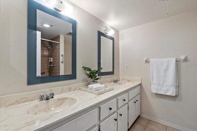 Building Photo - 4852 Independence Dr