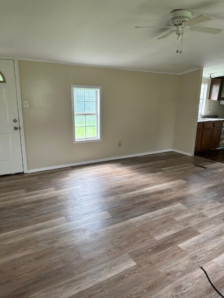 Building Photo - 104 Forest Creek Ln