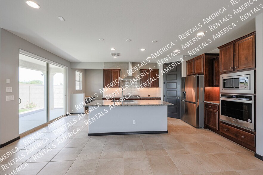 Building Photo - 5610 N 90th Dr