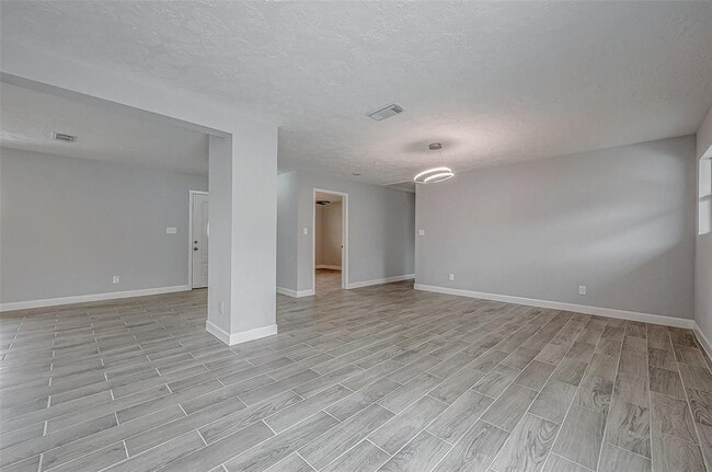 Building Photo - 300 Lane Dr