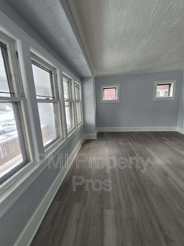 Building Photo - 2517 W Hadley St