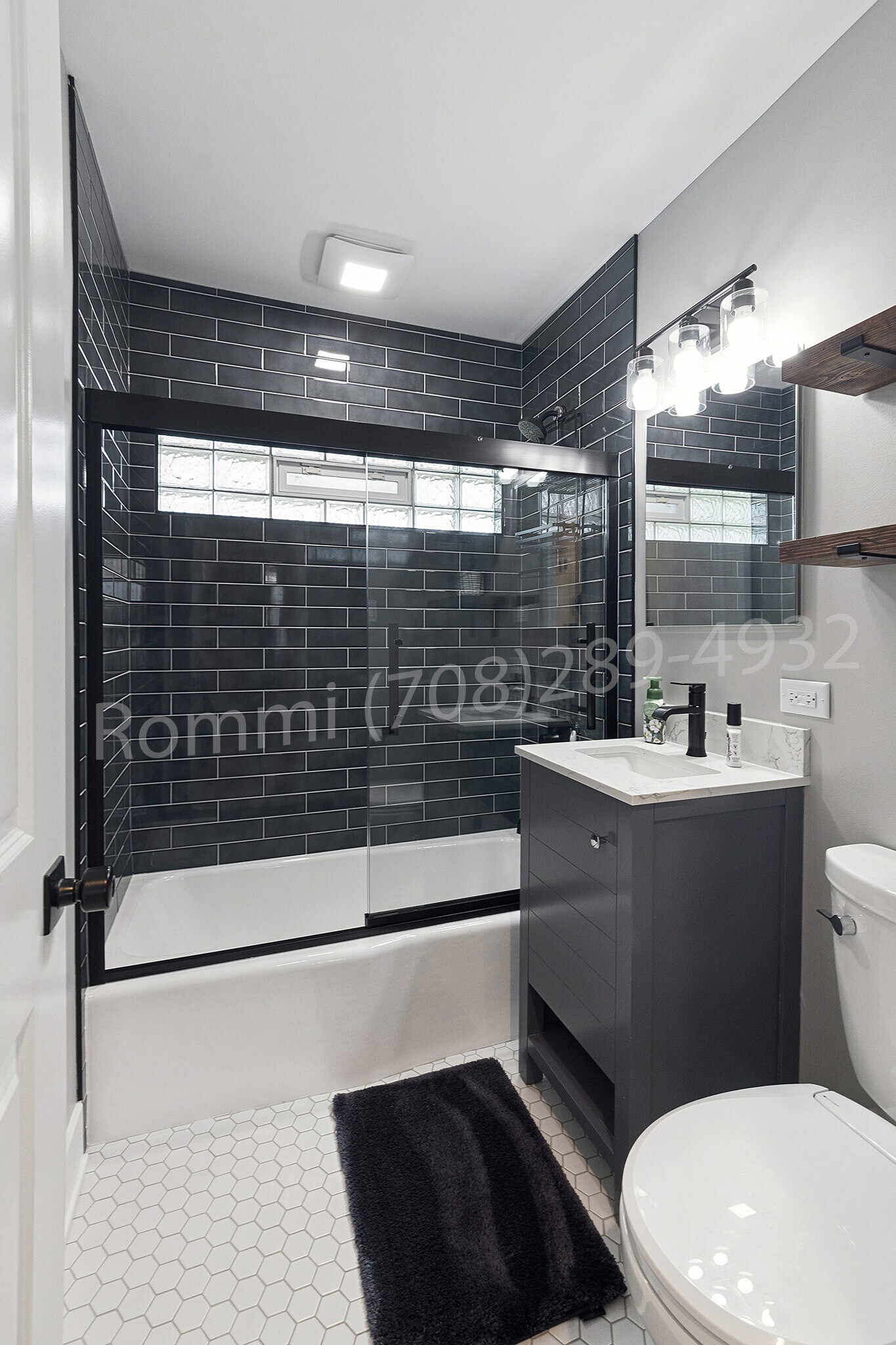 Bathroom - 7528 Catalpa Ave