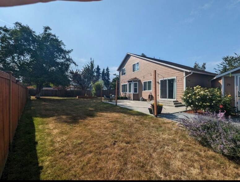 Building Photo - 2612 101st St SE