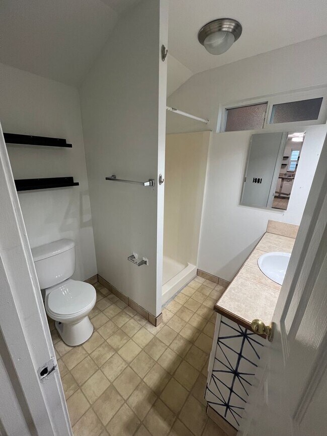 Building Photo - 1 Bed 1 Bath Available for Rent in Kent!