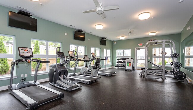 Building Photo - 2402 Clubhouse Ct