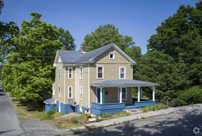Building Photo - 116 Hess Ave