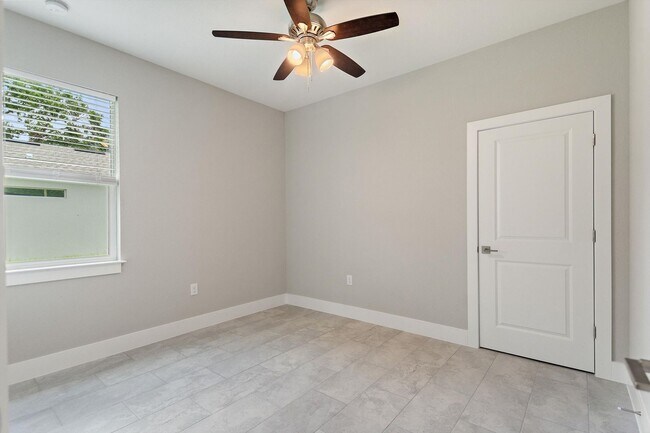 Building Photo - ONE MONTH FREE RENT! Modern, energy effici...