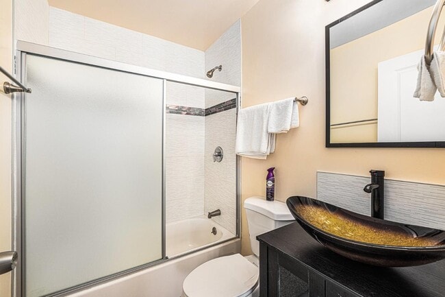 Building Photo - 2531 Wallace St