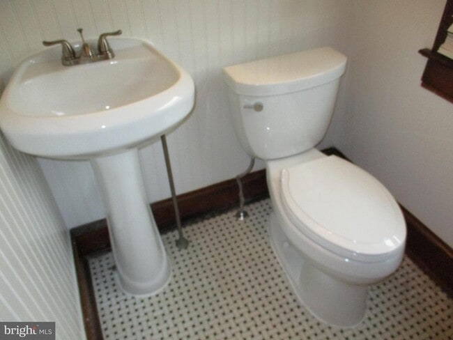 Building Photo - 5635 Oregon Ave