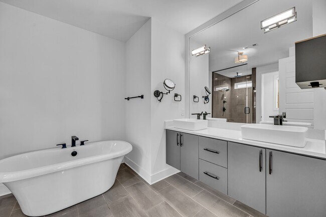 Building Photo - 3325 Felicia St