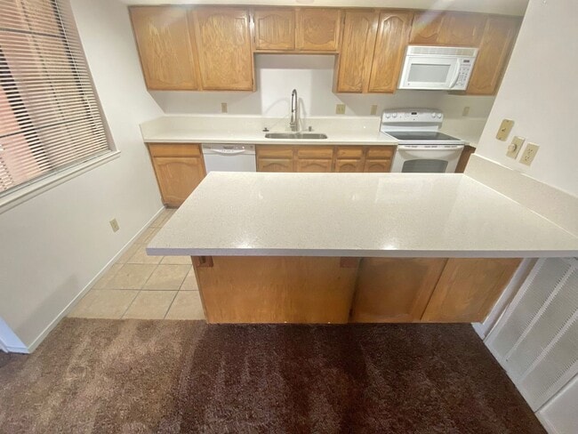 Building Photo - 1 BEDROOM / 1 BATH GATE COMMUNITY/ LOCATED...