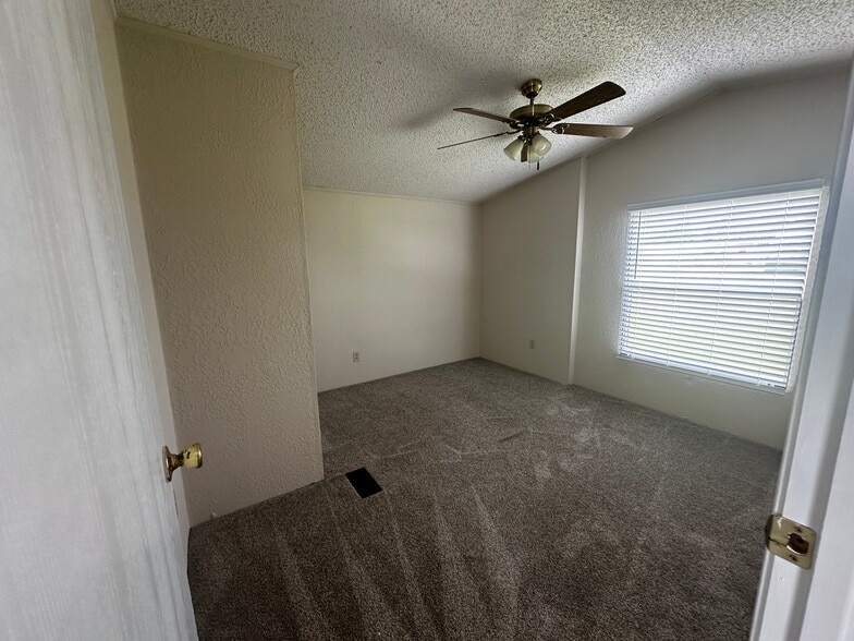 Building Photo - 5609 Dublin Dr