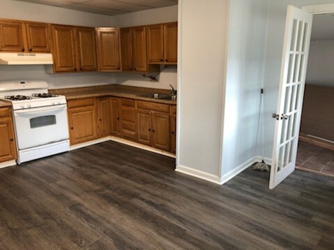 Building Photo - 611 W Washington St