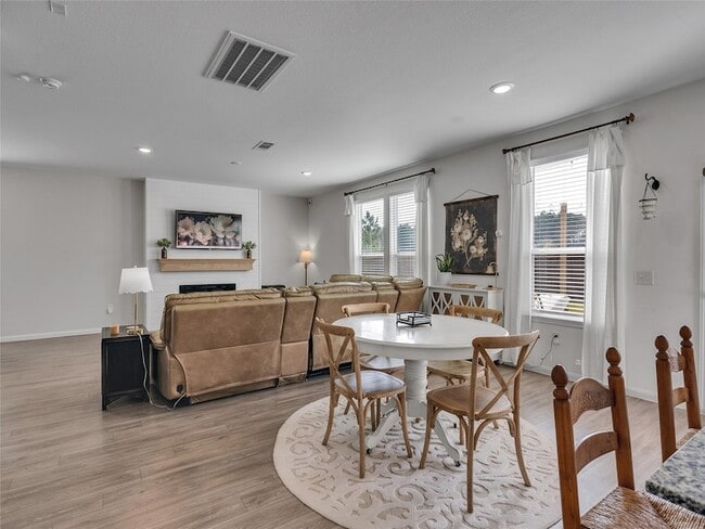 Building Photo - 25623 Balsamroot Dr