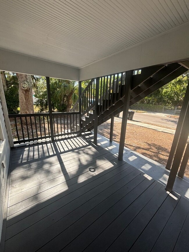 Building Photo - 726 35th Ave S