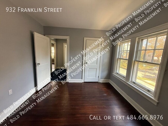 Building Photo - 932 Franklin St