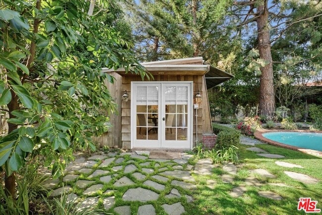 Building Photo - 523 Avondale Ave