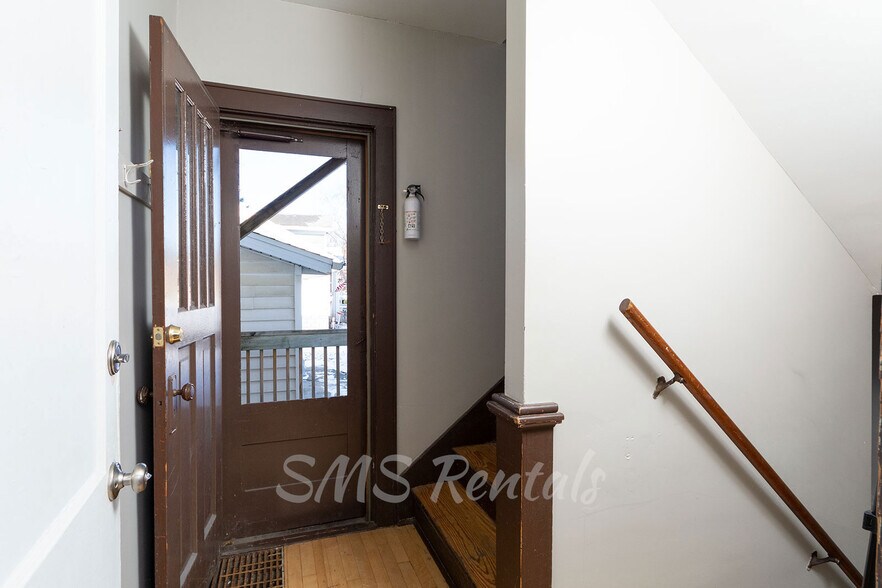 Building Photo - 319 Fink St