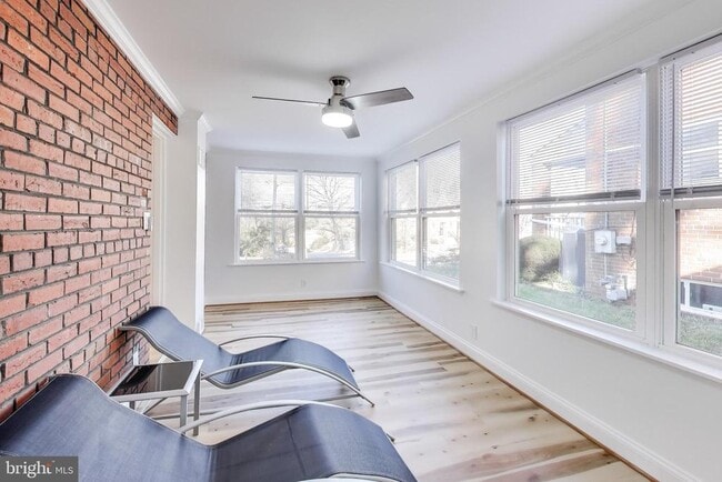 Building Photo - 3405 Carpenter St SE