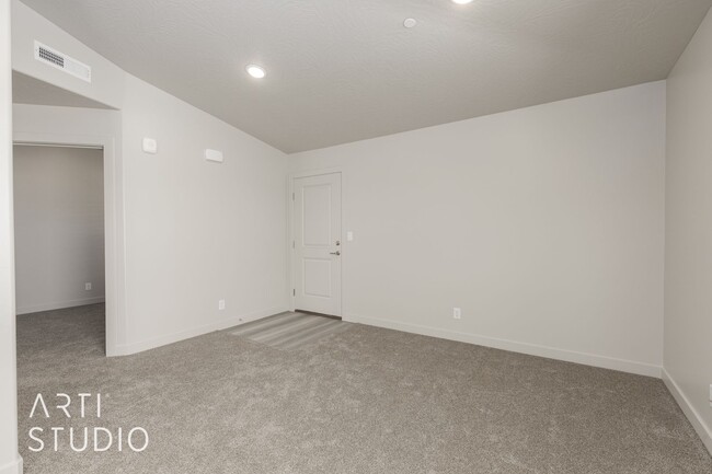 Building Photo - New Contemporary 2 Bedroom, 1 Bathroom in ...